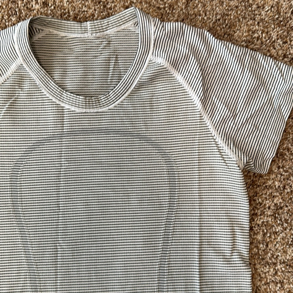 Lululemon Swiftly short sleeve - Picture 2 of 6